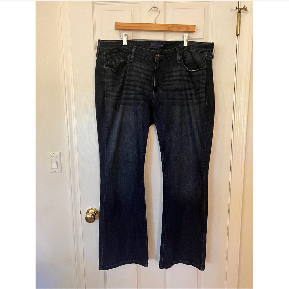 Levi’s Slight Curve Bootcut Jeans